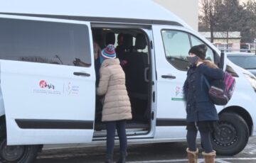 Bus MOSiR-u dowozi dzieci do szkoły